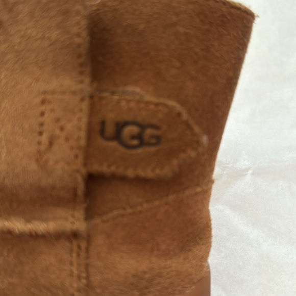 UGG boots. Lightly worn. Brown with white lining. Size 7. - Picture 5 of 5